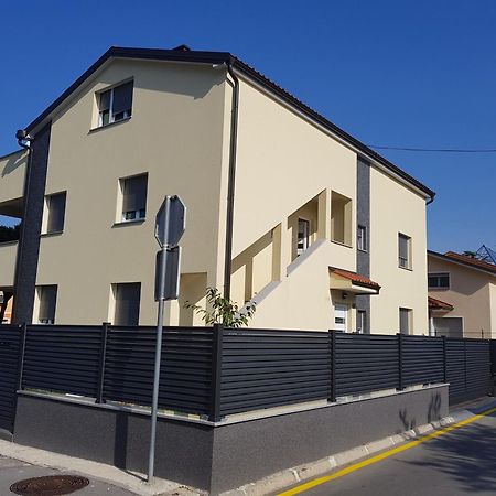 Apartizola Exteriör bild